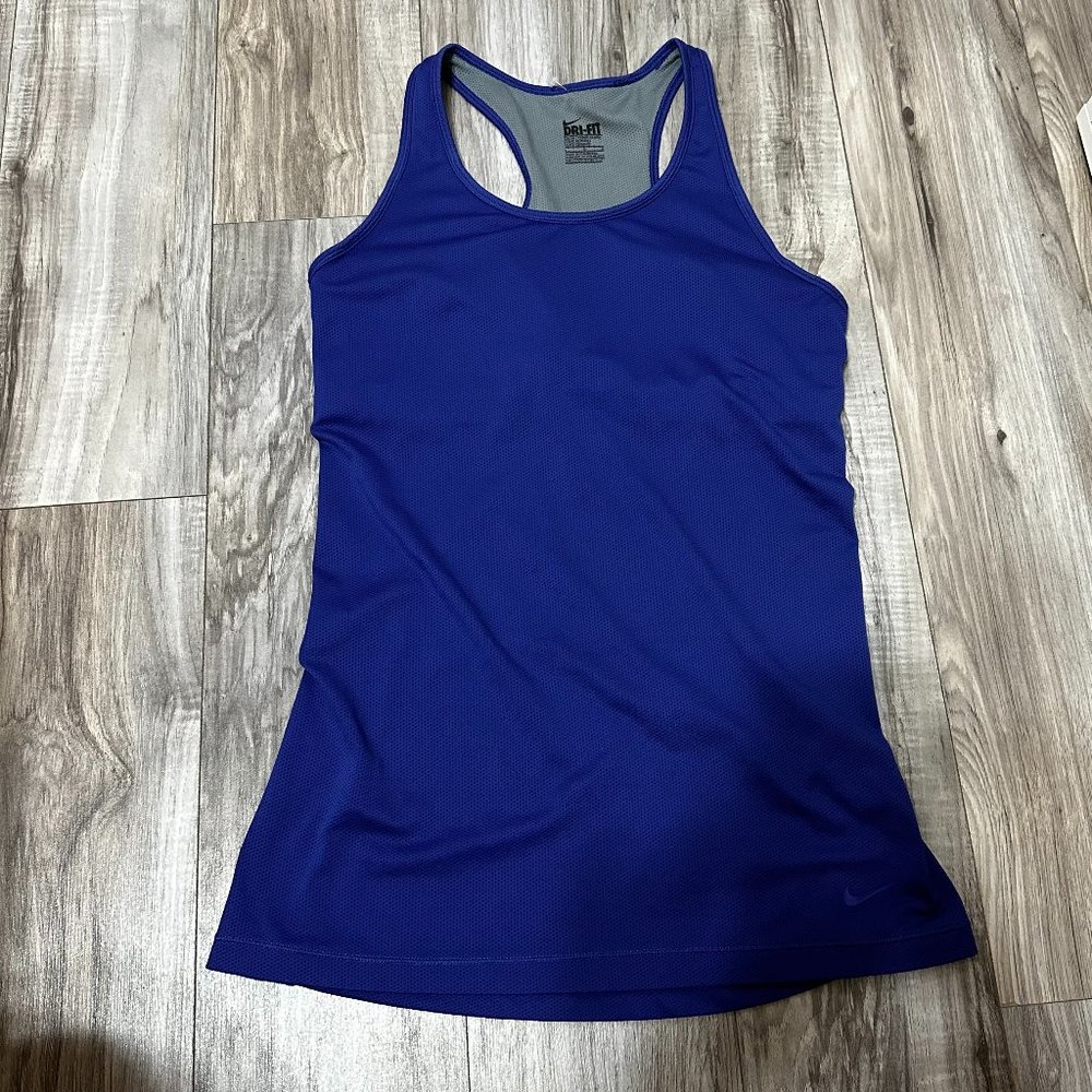 Nike Women Swoosh Slim Fit Medium-Support Padded Sports Bra Tank Navy Blue Sz L